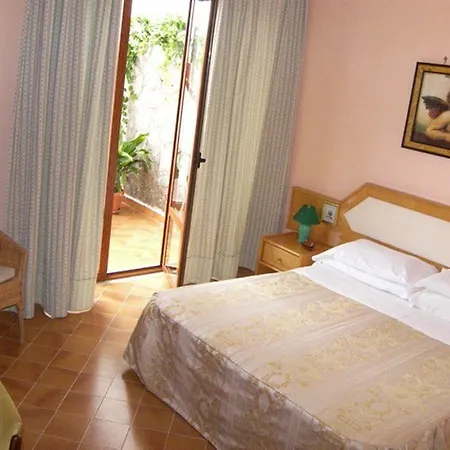 Fiorita Hotel 3*