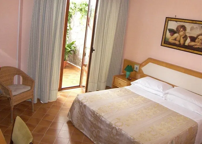 Fiorita Ξενοδοχείο 3*